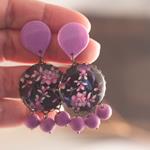 Pendientes Lilly | PNLILL | Pendientes, Largos, Lila, Morados, de Flores