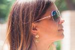Pendientes Abeja y Flor Blanca Oro | PNABFL2 | Pendientes, de, abeja, abejas, oro, plata de ley, flores, resina, novias, bodas, para