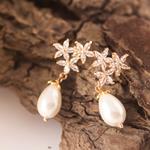 Pendientes Atenas | PNATNA | Pendientes, Largos, de Novias, para Novias, de oro, de perlas, brillantes, de flores