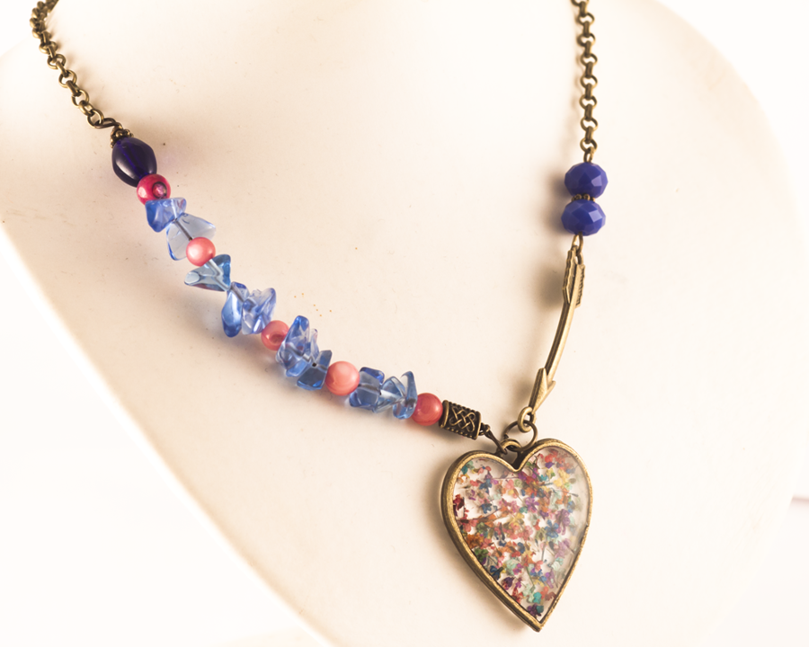 Collar Flecha al Corazón | COFLCO | collares, de, corazon, corazones, flor, flores, bronce, azul, azules, cristal, cristales, ojo de gato