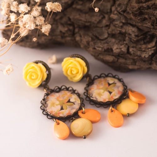 Pendientes María | PNMARI | Pendientes, Largos, Amarillos, Andaluces, Rosas, de Flores, Flamencos