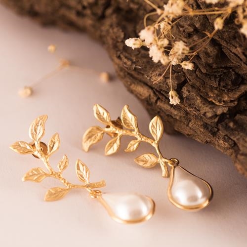 Pendientes Rama de Oro y Perla | PNRAOR | Pendientes, de plata, de oro, de ramas, laurel, para novias, bodas, climbers, fiesta, largos