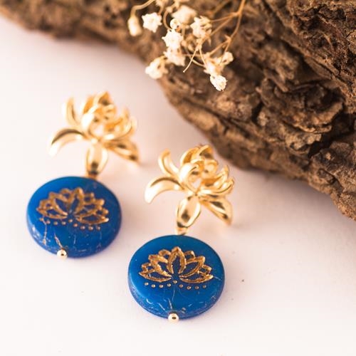 Pendientes Cristal Azul y Flor de Loto Oro | PNAOFL | pendientes, de flor, de oro, de plata, azules, largos, loto