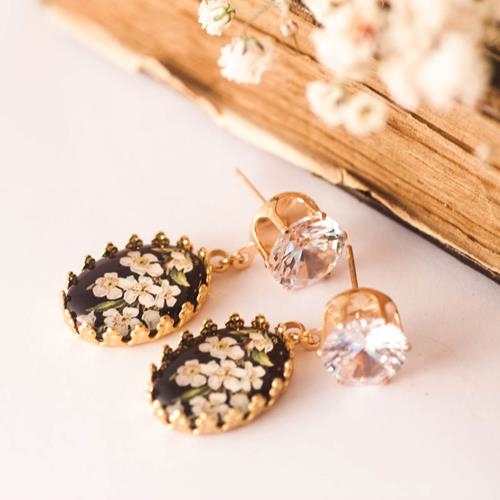 Pendientes Titanic | PNTITA | Pendientes, de Flores, Vintage, Blancos, Negros