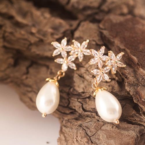 Pendientes Atenas | PNATNA | Pendientes, Largos, de Novias, para Novias, de oro, de perlas, brillantes, de flores
