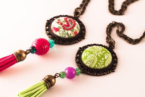 Collar Borla Fucsia o Verde | COBOFU | collares, de, rosa, rosas, boton, borla, borlas